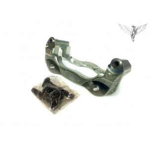 STC1917.B-Britpart-Кронштейн переднего тормозного суппорта-1